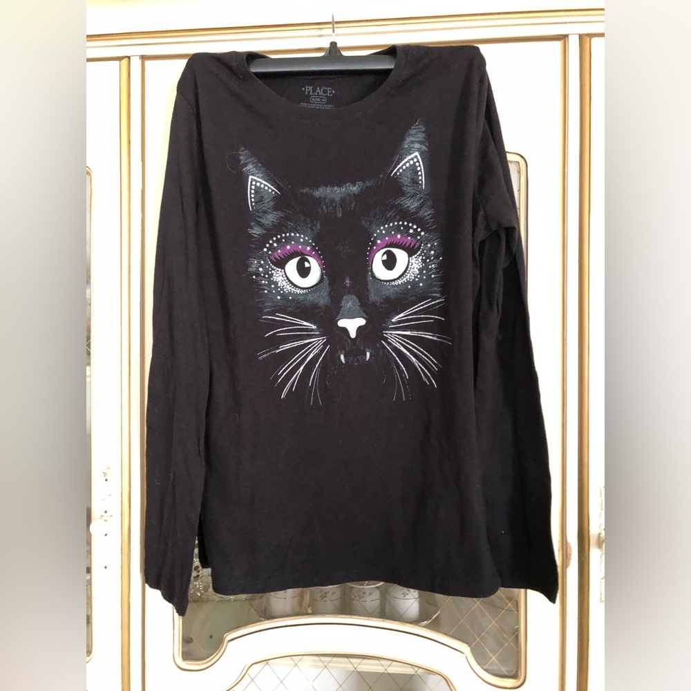 The Children’s Place cat logo long girl’s tee size XL (14). C:1496-4-5/19/26